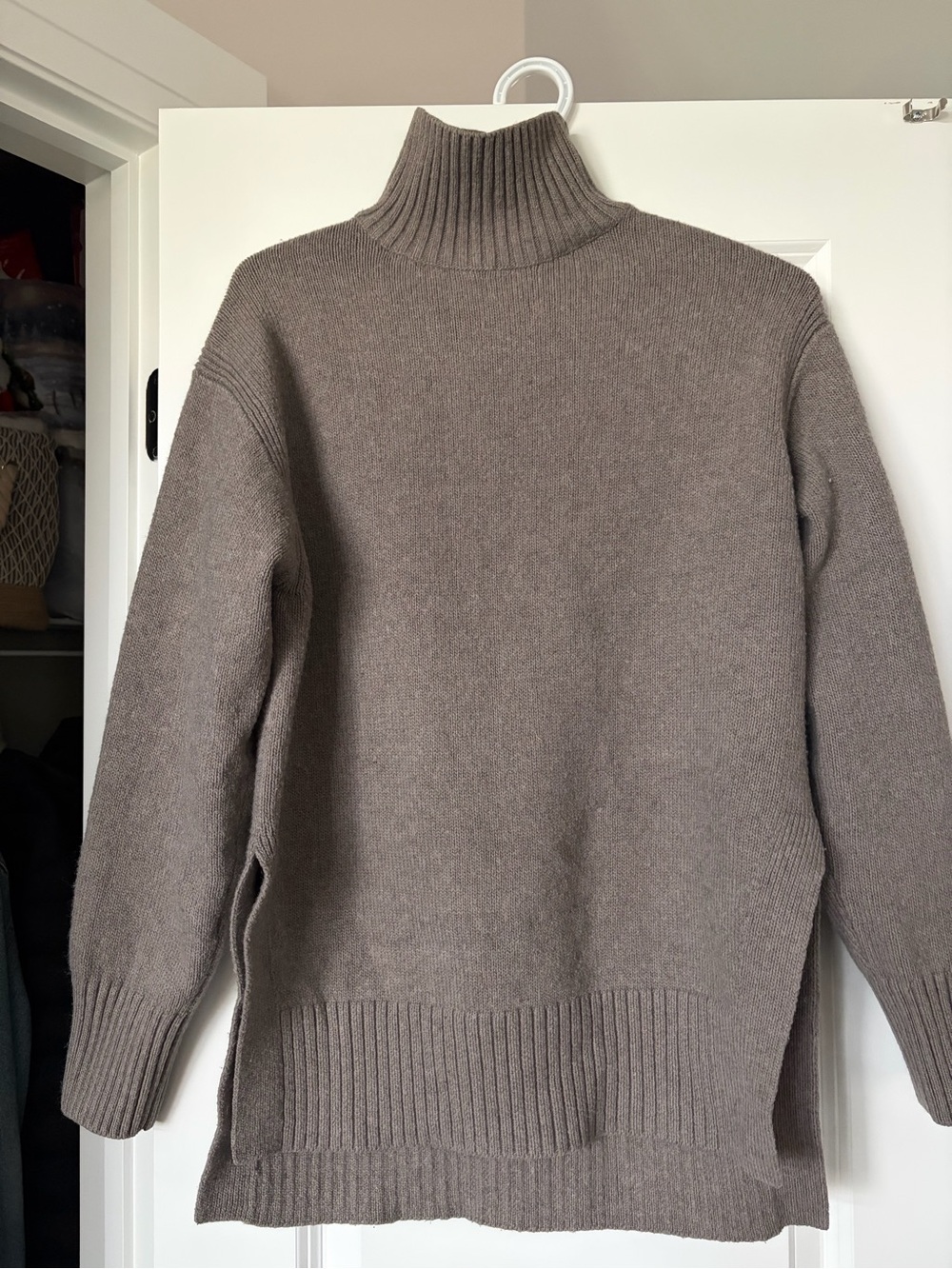 H&M Men's Taupe-Brown Turtleneck Sweater